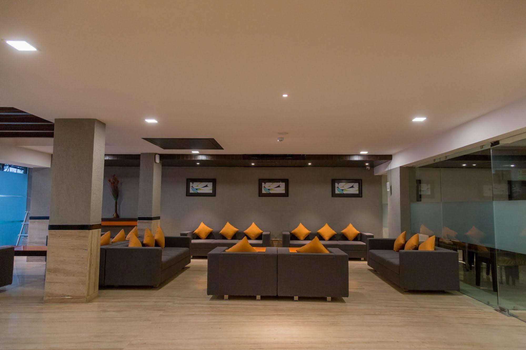Ahmedabad Vastrapur Hotel Ngoại thất bức ảnh