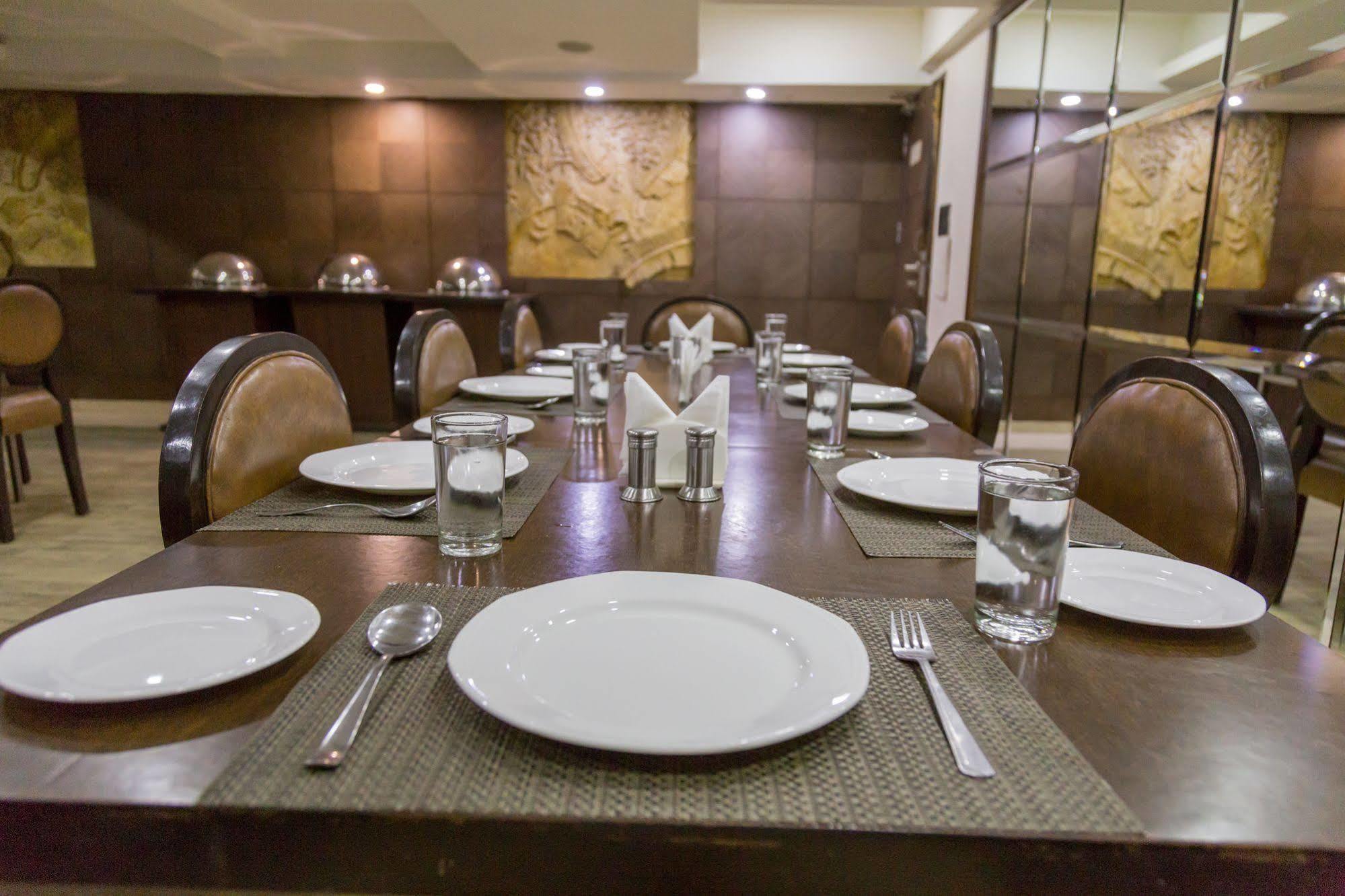 Ahmedabad Vastrapur Hotel Ngoại thất bức ảnh