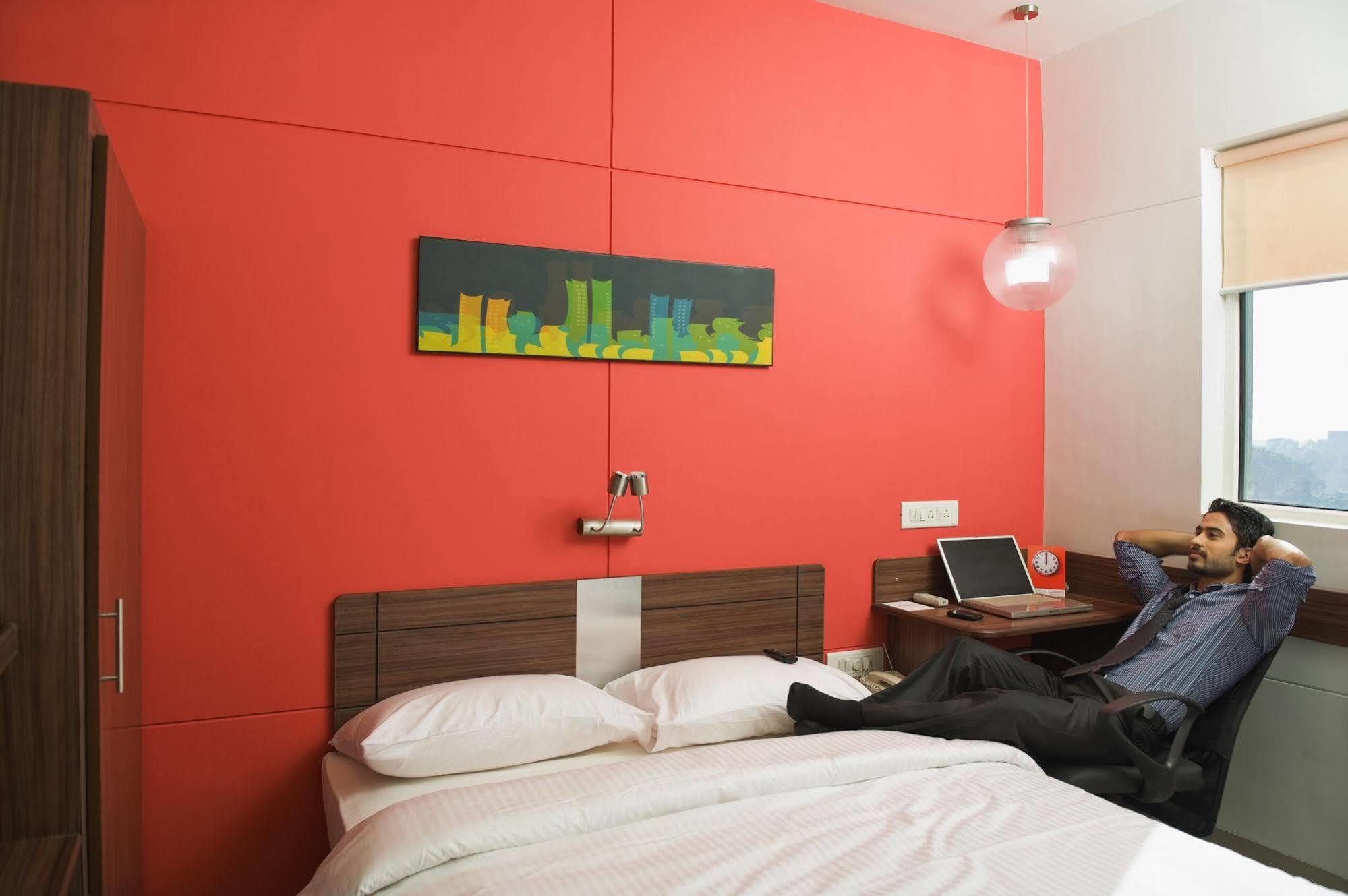 Ahmedabad Vastrapur Hotel Ngoại thất bức ảnh