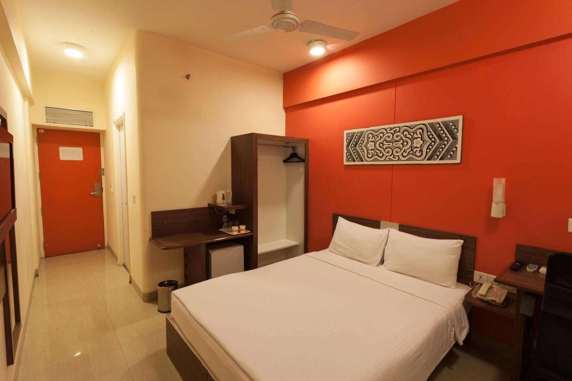 Ahmedabad Vastrapur Hotel Ngoại thất bức ảnh